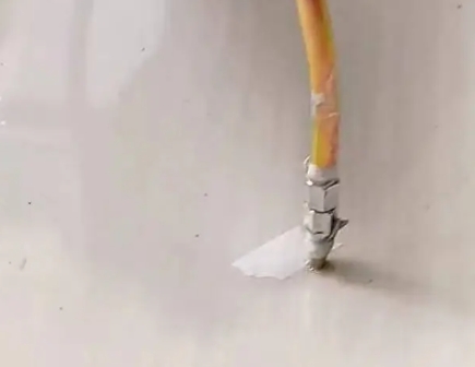 鄂城瓷砖空鼓维修公司专业解答在瓷砖铺贴过程中，如果使用的砂料过粗（如全部使用了粗砂），可能会导致以下问题